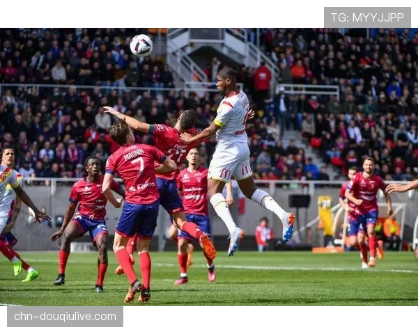 从濒临降级到稳居中游：波鸿主帅托马斯-莱奇一个赛季的改造之路